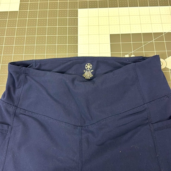 Gaiam Leggings with Side Pockets in NAVY - Picture 2 of 8